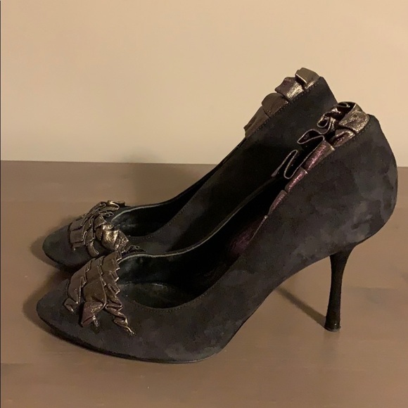 Dolce & Gabbana Grey Suede Ruffled Leather Pumps - Women’s Size 37 - Picture 5 of 11